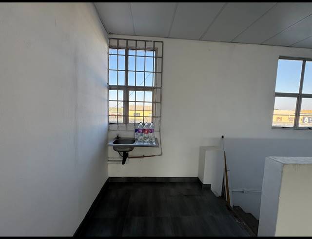 112.75M² RETAIL TO LET IN MOUNTAIN RISE